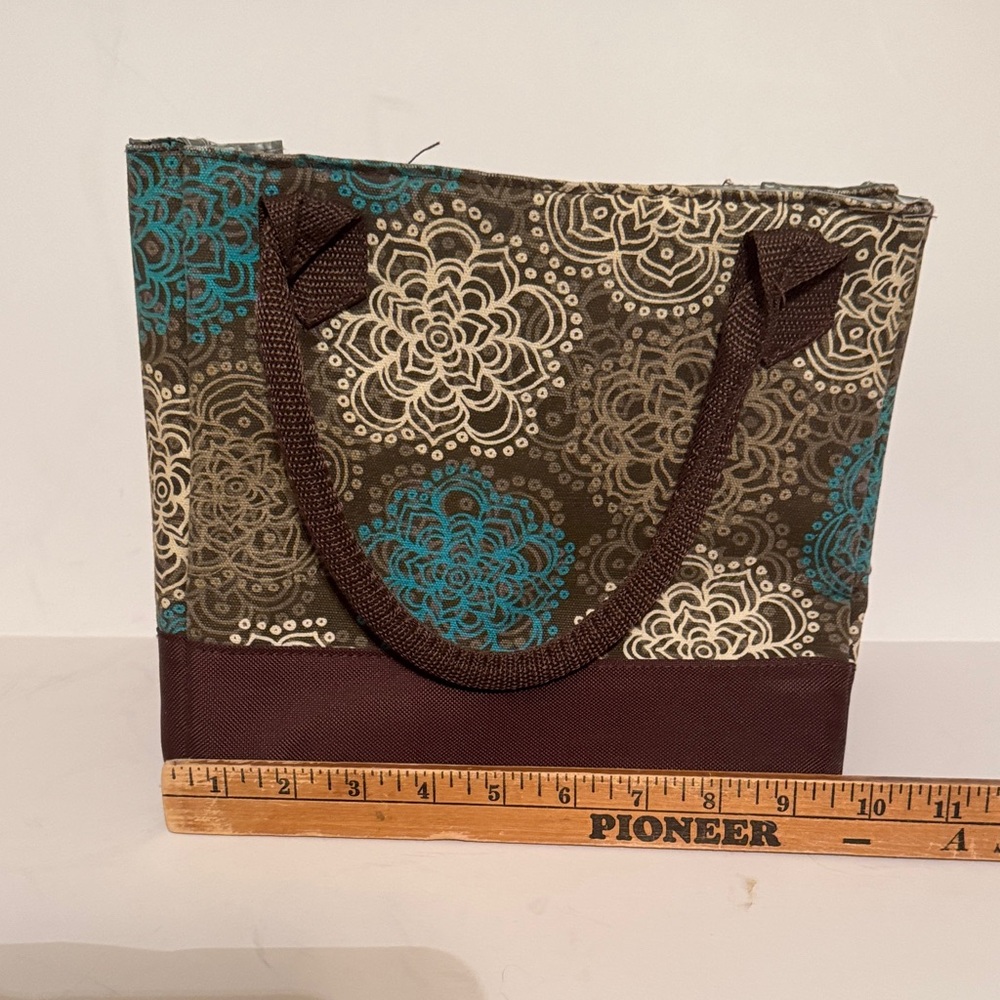Fit and Fresh insulated lunch bag.